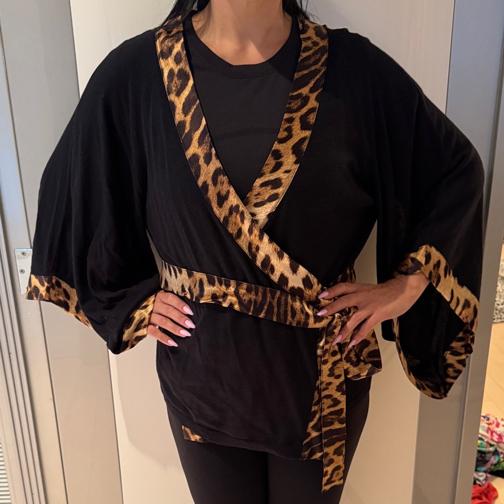 Roberto Cavalli Black and Silk Leopard Print Wrap Kimono Sweater Top Size 44